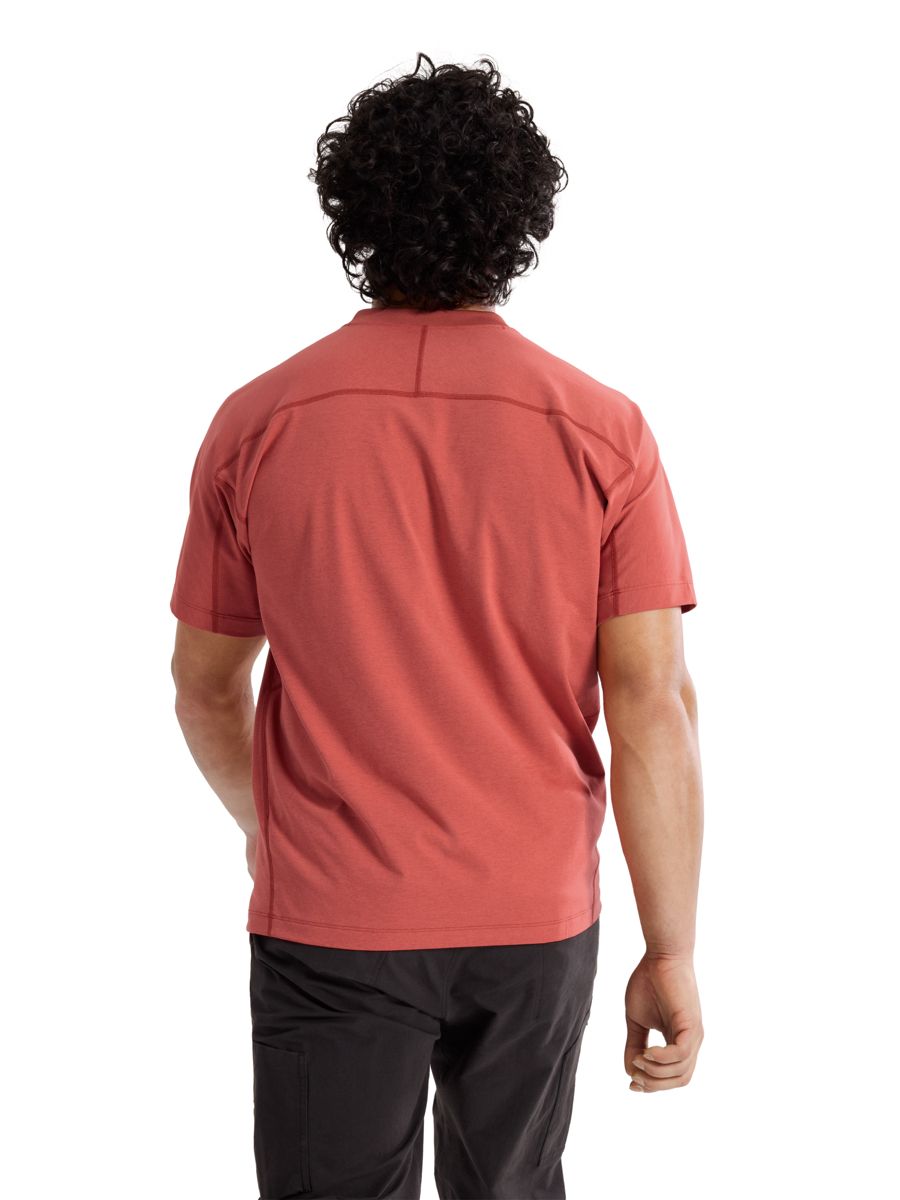 Arc'teryx – T-shirt – Konseal Pocket Shirt SS – Stone Red / Dk Stone